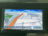 見やすい地図画面で、目的地までの道順をしっかりサポート。スムーズなナビゲーションで、快適なドライブをお楽しみいただけます。情報も充実。