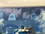 【衝突被害軽減ブレーキ】前方の車両や歩行者を検知し、ブザー音や表示によって警告!衝突の可能性が高まるとブレーキ踏力をアシストしてくれますが、あくまでもサポートですので運転手の判断・操作が大事です☆