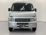 自社整備工場で点検整備をおこなってからお渡ししています。車検が残っている場合は『12ヶ月点検整備』を、車検整備付きの場合は『車検整備』をおこないます。整備費用は車両本体価格に含まれています。