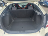 リアラゲッジルームのお写真です。開口部が大きく荷物の出し入れが楽に行えますね♪