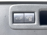 【パワーバックドア】スマートキーや運転席のボタンを押すだけでリアゲートが自動で開閉します!荷物を持っている時や、高い位置にあるバックドアを閉める際に便利な機能です♪