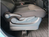 【シートアジャスター】上下調整できるシートアジャスター!運転手にあったドライバーズポジションができますね。