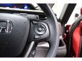 Hondaセンシングの機能のひとつ、アダプティブクルーズコントロール付!アクセルから足を離しても設定したスピードと前車との車間を保ち走行してくれます!車線維持もアシスト☆高速道路で疲労軽減ですね☆