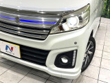 【LEDヘッドライト】悪天候や夜間走行時も良好な視界を確保し安心して運転できる高輝度LEDヘッドライトを装備!点灯速度が早く、消費電力も抑えられています。