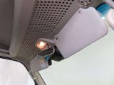 サンバイザーには駐車券等を挟んで簡易的保管することが可能です◎