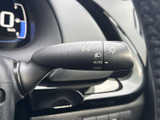 操作しやすい位置に配置されたウインカーレバー。スムーズな操作で、安全な車線変更をサポートします。