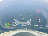 【スピードメーター】先進的なディスプレイ表示のスピードメーターです。