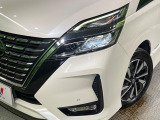 【LEDヘッドライト】悪天候や夜間走行時も良好な視界を確保し安心して運転できる高輝度LEDヘッドライトを装備!点灯速度が早く、消費電力も抑えられています。