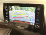 【バックカメラ】駐車時に後方がリアルタイム映像で確認できます。大型商業施設や立体駐車場での駐車時や、夜間のバック時に大活躍!運転スキルに関わらず、今や必須となった装備のひとつです!