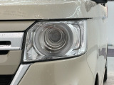 LEDヘッドライトは、点灯の瞬間から最大光量を発揮し、突然暗くなるトンネルなどでの安定感を高めます。