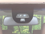 【シティブレーキアクティブシステム】低速走行中に前方の車両等を認識し、衝突しそうな時は警報とブレーキで衝突回避と被害軽減をアシスト。より安全にドライブをお楽しみいただけます。
