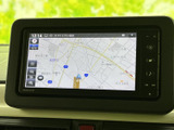 見やすい地図画面で、目的地までスムーズに案内。運転に集中できるので、安全なドライブをサポートします。