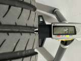 夏タイヤの残り溝は7.3mmです。スリップラインからは5.5mmとなっております。