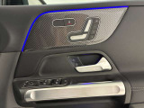 【メモリー付きパワーシート】3名までのシートポジションを記憶できるパワーシート!運転席のみ、ドアミラー・ステアリング位置も記憶可能です。高速道路などでの、運転交代時などに便利な機能です☆