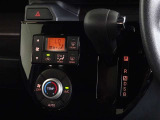 車内を快適に、オートエアコンを装備しています。