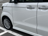 運転席周りも広々としており、操作性も抜群です。快適なドライブをサポートする機能が充実しています。