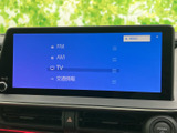 お好みの音楽やラジオをクリアな音質で。様々なメディアに対応し、快適な車内空間を演出します。長距離ドライブも飽きさせません。