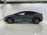 フロントからリヤまで一体感あるスタイリッシュなサイドフォルムです。