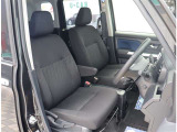 お車選びをお楽しみ頂けるよう、在庫車の展示スペースを十分に確保しております。