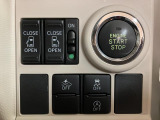 エンジンスタ-トはプッシュボタンスタートです♪リヤスライドドアもこちらにあるスイッチで操作できます!