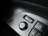 駐車時や狭い道でのすれ違い時に気を使うミラー。電動格納式ドアミラーはそんな時に便利です。