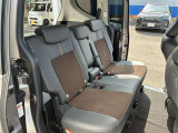 後部座席も快適ドライブ