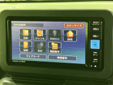 目的地検索や車両情報の確認など、様々な機能を集約。直感的な操作性で、快適なドライブをサポートする頼もしい相棒です。