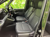 運転しやすいコクピット。操作しやすい配置と、見やすいメーター類で、安全運転をサポートします。快適なドライブをお楽しみください。