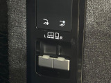 電子制御エアサスペンション 走行中や停車時に車高を上げ下げすることで、多用途性を高めます。乗員の乗り降りの際やトランクに荷物などを積み込むときにも便利です。