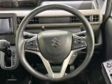 インテリアに合わせたデザインのステアリングは、運転される方のことも考え、運転しやすい形状、大きさです。是非一度、実際に触ってお確かめください。