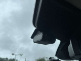 【日産純正 車内撮影用カメラ付きドライブレコーダー装着車】 映像/音声の記録はもちろん、映像再生時に走行軌跡や車速のわかるGPS搭載。事故時の客観的な検証に役立ちます