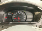 視認性に優れたメーターを採用しており、走行中でも車速や情報が分かりやすく表示されます。運転時の視線移動をむりのない範囲に抑え、快適で安心感のあるドライブをサポートします。