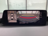 狭い場所での駐車やすれ違いなどでより的確な運転操作に役立つ360&deg;ビューモニターが装備されています。