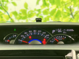 視認性の高いメーター類で、運転に必要な情報をしっかり確認できます。走行距離や燃料残量など、あらゆる情報を的確に把握可能です。