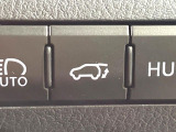 【パワーバックドア】スマートキーや運転席のボタンを押すだけでリアゲートが自動で開閉します!荷物を持っている時や、高い位置にあるバックドアを閉める際に便利な機能です♪
