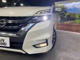 【LEDヘッドライト】悪天候や夜間走行時も良好な視界を確保し安心して運転できる高輝度LEDヘッドライトを装備!点灯速度が早く、消費電力も抑えられています。