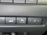 電動式バックドアです。 荷物を持ったままでもボタン一つで自動的に開け閉めできるので便利ですよ。 挟み込み防止機能も付いていますのでお子様の手や荷物を挟み込むのを防いでくれますよ。