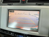 【バックカメラ】運転席から画面上で安全確認ができます。駐車が苦手な方にもオススメな便利機能です。
