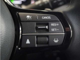◆アダプティブクルーズコントロール◆予め設定した車速内でクルマが自動的に加減速。前走車との適切な車間距離を維持しながら追従走行します。【LKAS】車線維持支援システムでステアリング操作を支援。