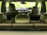 後方の状況をわかりやすく表示するバックモニター。駐車時の安全性を高め、狭い場所でもスムーズな駐車をサポートします。運転に自信がない方にもおすすめです。