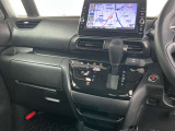 オートマチックドライブです!駐車ブレーキは左足での踏み込み式です
