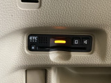 ハンドルの左下にETCがついています。高速道路の料金所の通過も楽々です。 カードの取り出しもしやすい場所についています。