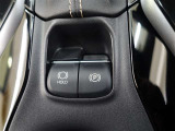 オートホールドは、ブレーキペダルから足を離しても車を停止状態に保つ機能で、運転の負担を軽減してくれますよ♪