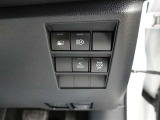 オートマチックハイビームとは、先行車や対向車のライトを認識し、ハイビームとロービームを自動で切り替える機能です。夜道の視界を確保します。詳細は販売店スタッフまでおたずねください。