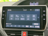 使いやすいインターフェースのナビ・オーディオシステム。運転中の情報収集やエンターテインメントをサポートし、快適なドライブを演出します。