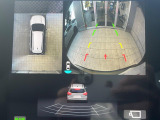 【マルチテレインモニター】車のフロントやサイドのカメラ画像を同時にモニター表示することで、悪路や狭い道を走行時でも周囲の状況確認ができ安心!本格SUVにうれしい装備です♪