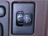 ヘッドランプの光軸調整ダイヤルを装備しております。