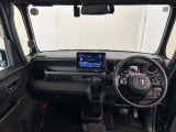 見通しの良い運転席回りとなっておりますので安心して運転をして頂けます!窓が大きいので明るく開放的な室内です