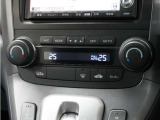 フルオートエアコン搭載。好みの温度に設定するだけで、風向や風量を自動でコントロール!いつでも快適な車内環境に。
