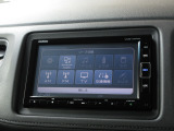 ナビゲーションは純正メモリーナビ(VXM-184VFi)を装着しております。AM、FM、CD、DVD再生、Bluetooth、フルセグTVがご使用いただけます。初めて訪れた場所でも安心ですね!